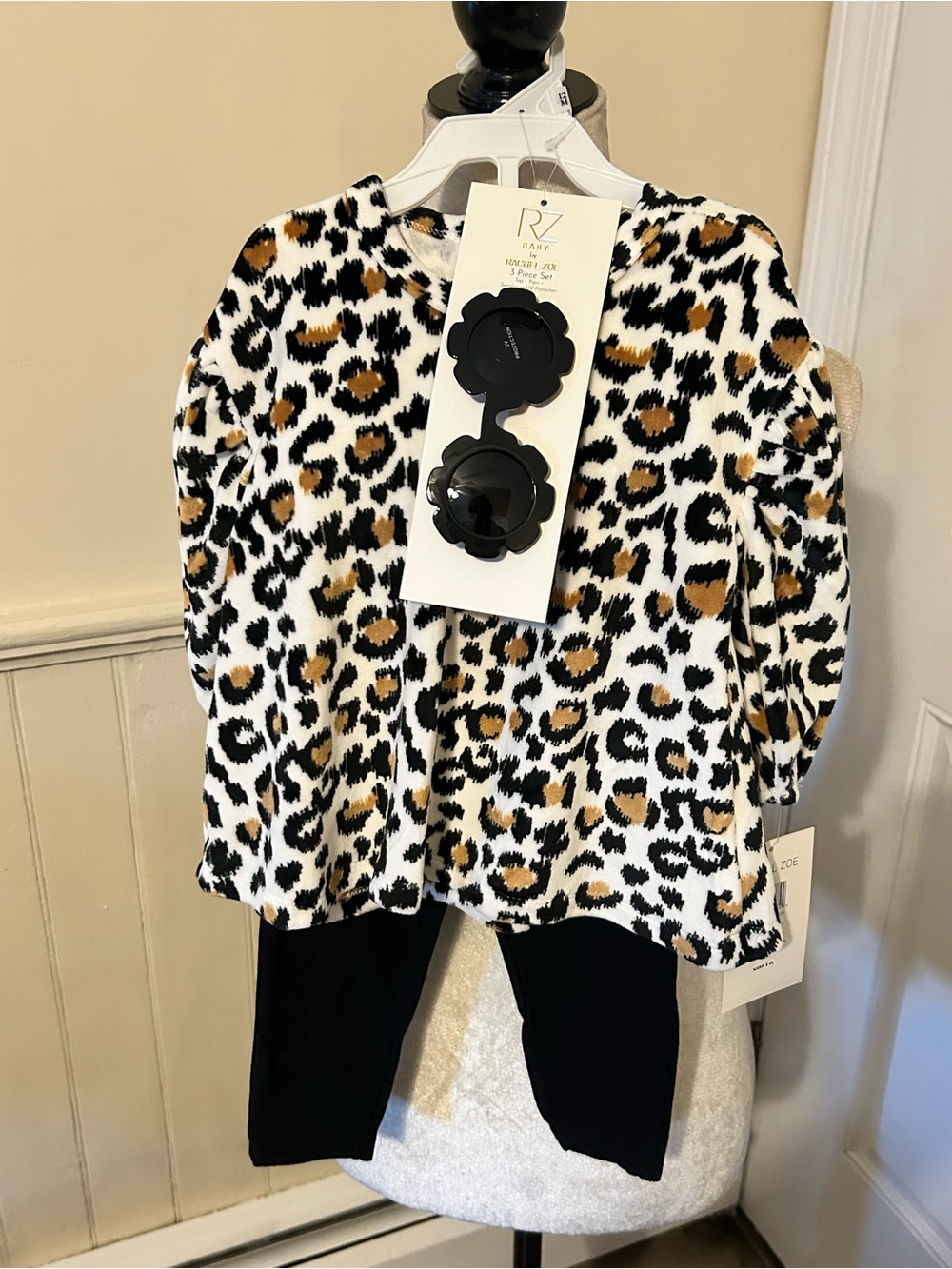NWT RZ Baby By Rachel Zoe 3-Piece Leopard Fleece Set Leggings/Sunglasses/12 M